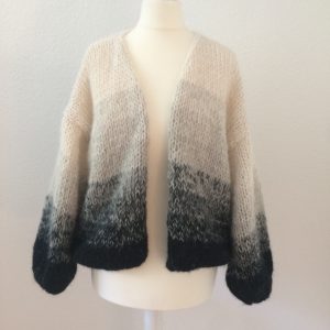 LOTILDA Big Cardigan mit Farbverlauf im Stil von Maiami Berlin 