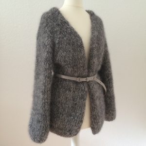 LOTILDA Oversize Strickjacke aus Mohair mit Raglanärmel mit schmalem Gürtel