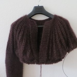 LOTILDA Kurze Mohair Strickjacke mit Passe