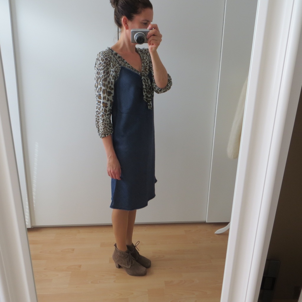 LOTILDA Schluppenbluse mit Spaghettiträger Kleid Burda 114A-092013-DL aus Jeansstoff