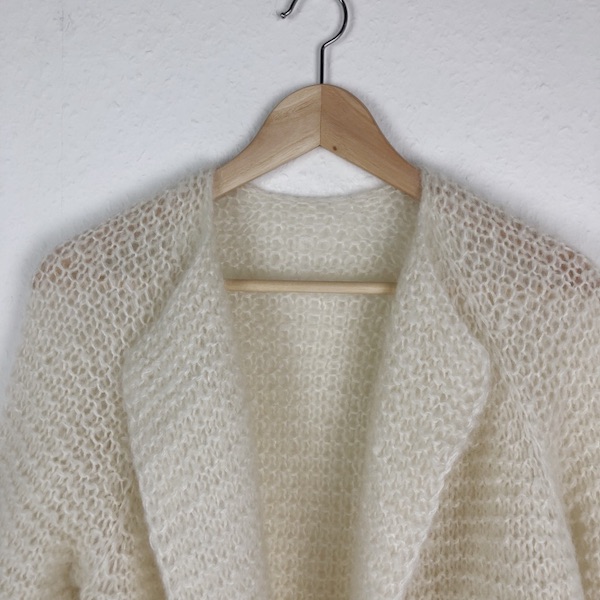 KARLA Kurzer Raglan Cardigan mit breiter Blende • LOTILDA GRETA Oversize Raglan Cardigan mit Blende • LOTILDA