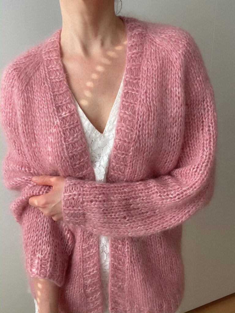 Strickanleitung für einen Mohair Oversize Cardigan - Chunky Strickjacke als Raglan von oben RVO